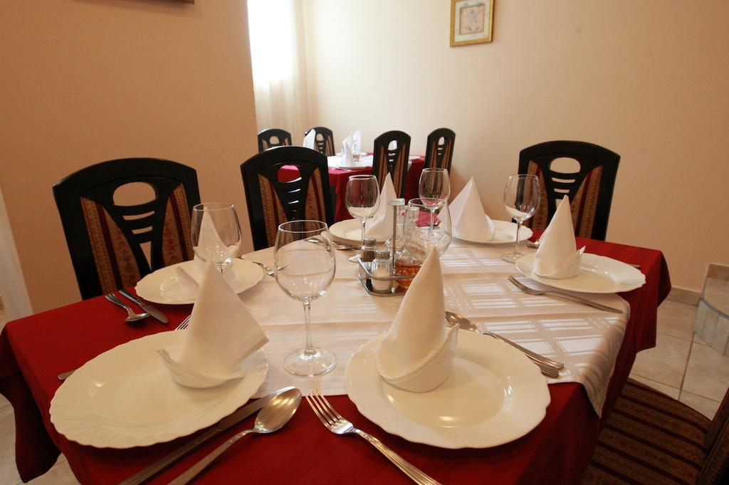 Hotel Vila Prestige Budva Buitenkant foto